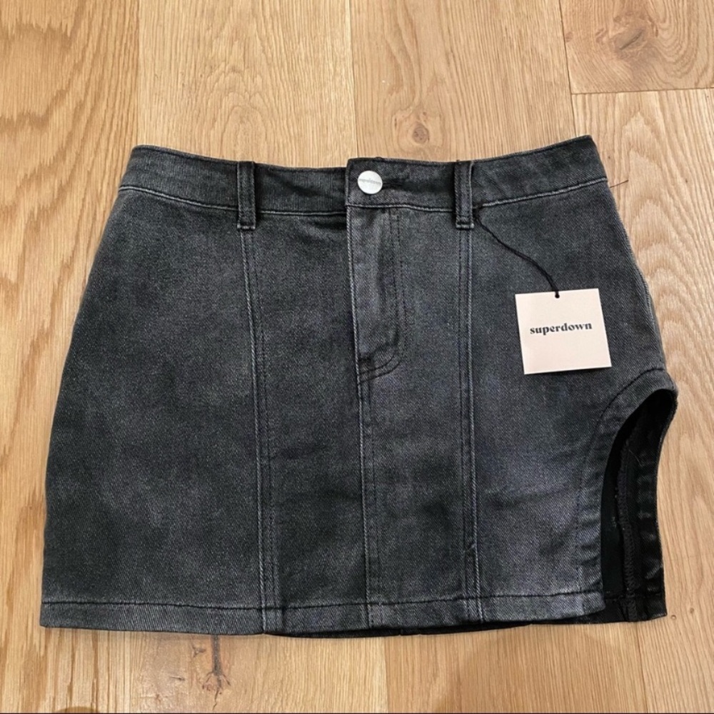 Revolve - Superdown Abby Slit Mini Skirt in Vintage Black Size S